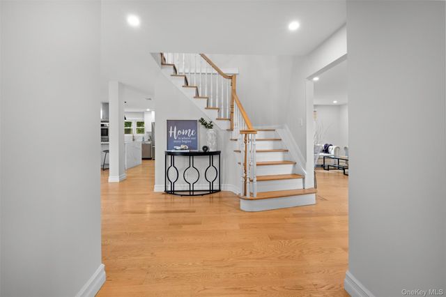 20 Chestnut Drive, East Hills, NY 11576