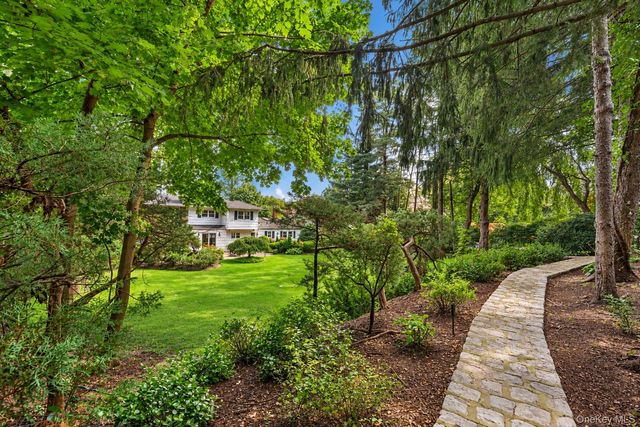 20 Chestnut Drive, East Hills, NY 11576