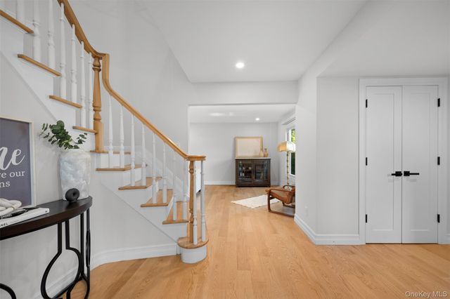 20 Chestnut Drive, East Hills, NY 11576
