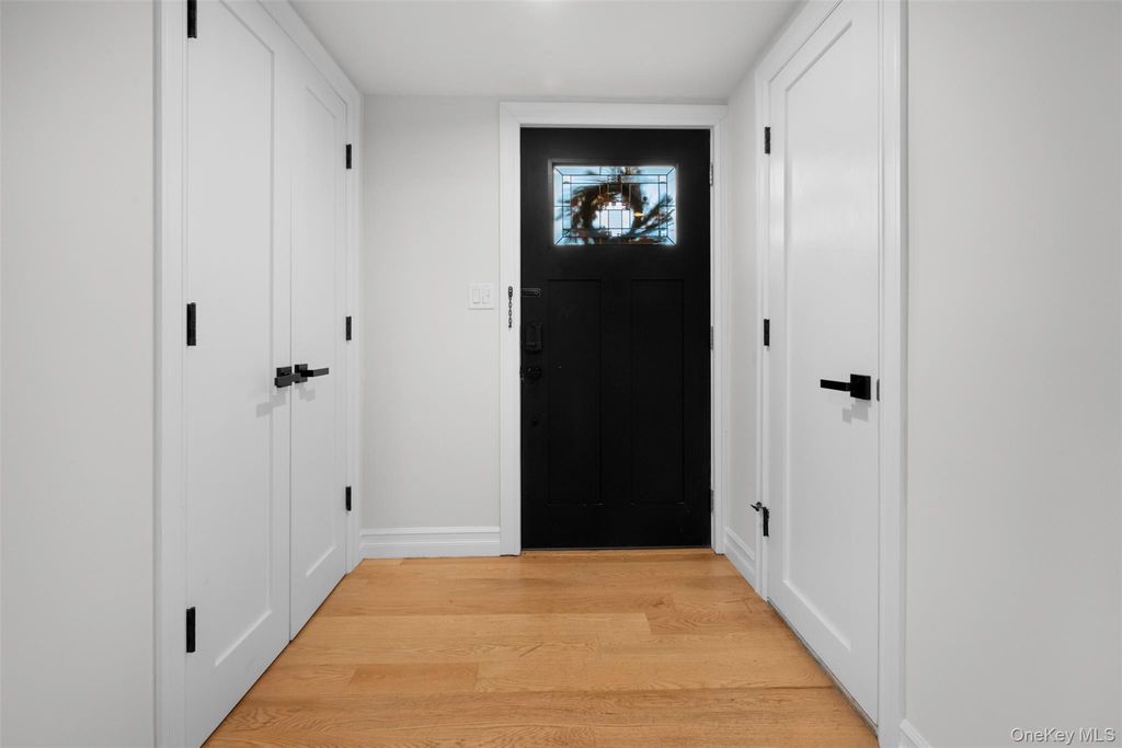 20 Chestnut Drive, East Hills, NY 11576 — photo 4