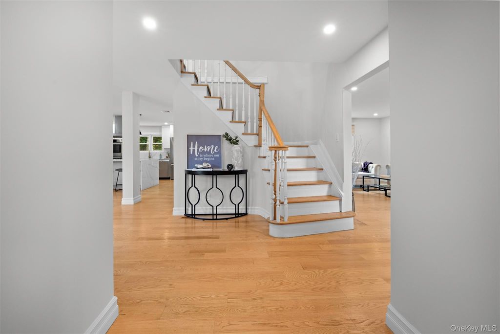 20 Chestnut Drive, East Hills, NY 11576 — photo 5