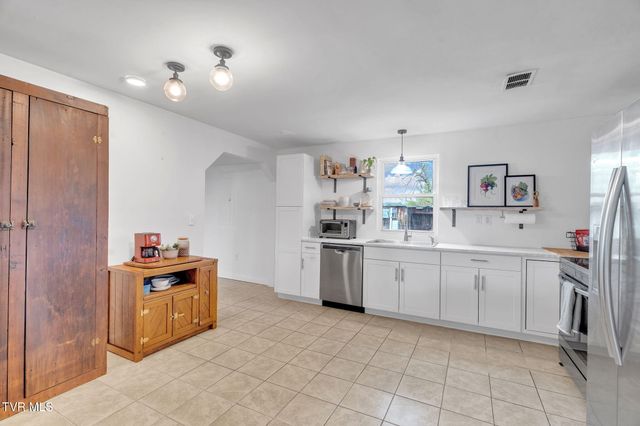 302 Wilson Avenue, Johnson City, TN 37604
