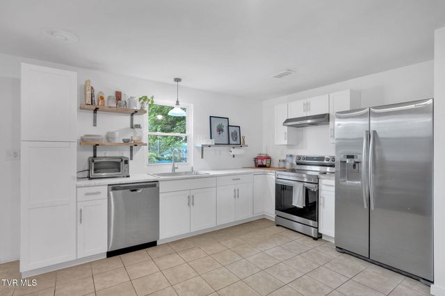 302 Wilson Avenue, Johnson City, TN 37604