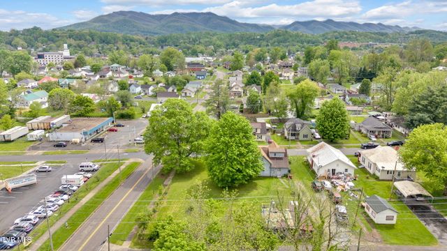 302 Wilson Avenue, Johnson City, TN 37604
