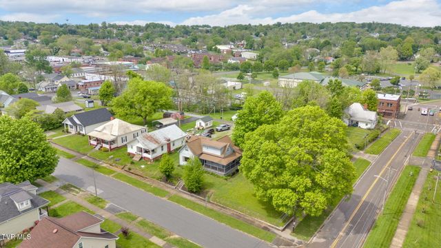 302 Wilson Avenue, Johnson City, TN 37604