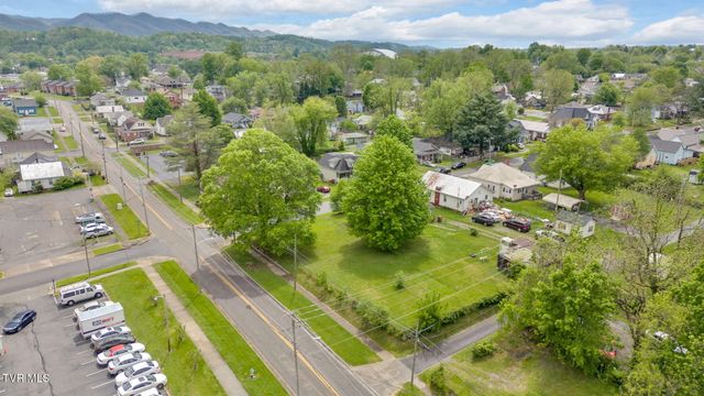302 Wilson Avenue, Johnson City, TN 37604