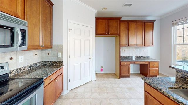 625 Claire LN, Newport News, VA 23602