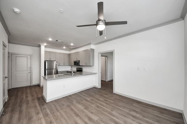 1938 Knoll Street 1109, Houston, TX 77080