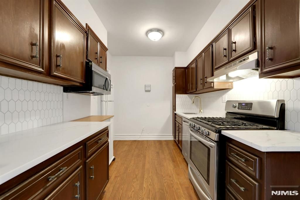 100 E Palisade Avenue A24, Englewood, NJ 07631
