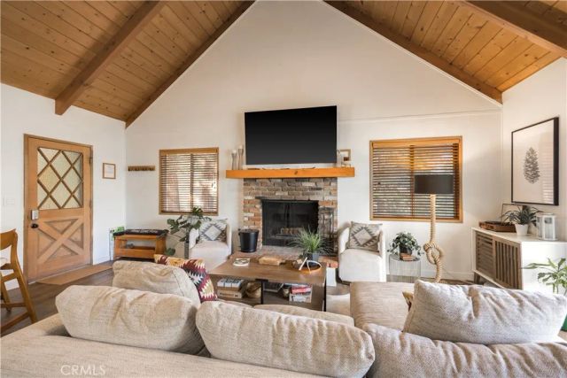 554 Pioneer Road, Lake Arrowhead, CA 92352