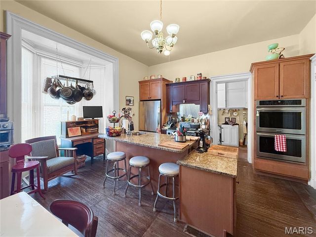 221 N Fifth Street, Hannibal, MO 63401