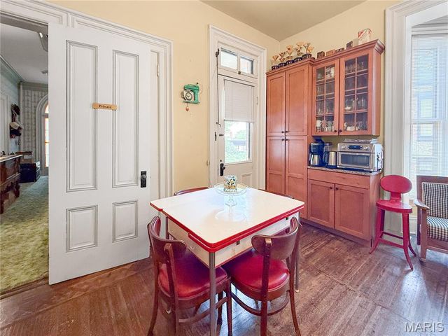 221 N Fifth Street, Hannibal, MO 63401