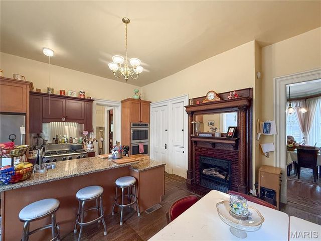 221 N Fifth Street, Hannibal, MO 63401