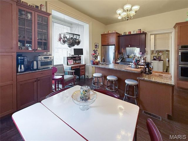 221 N Fifth Street, Hannibal, MO 63401