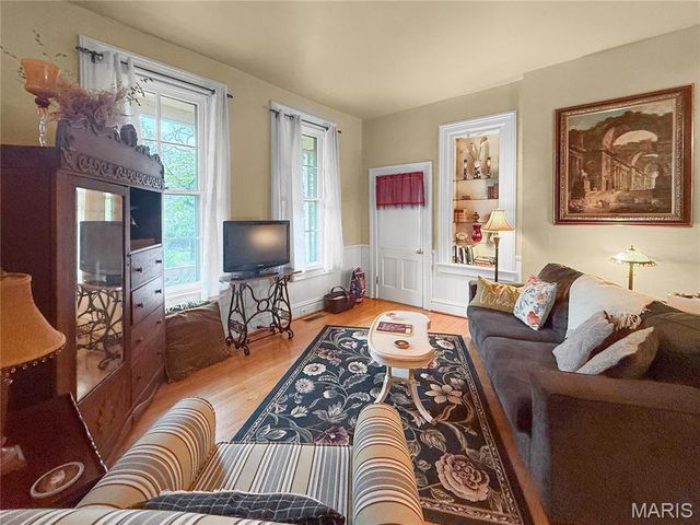 221 N Fifth Street, Hannibal, MO 63401
