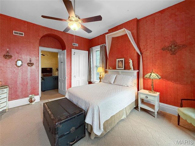 221 N Fifth Street, Hannibal, MO 63401