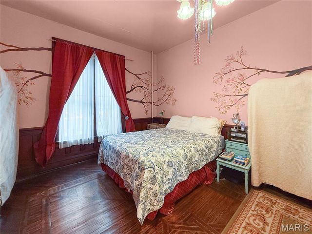 221 N Fifth Street, Hannibal, MO 63401