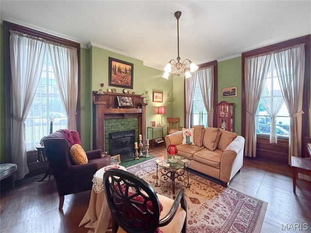 221 N Fifth Street, Hannibal, MO 63401