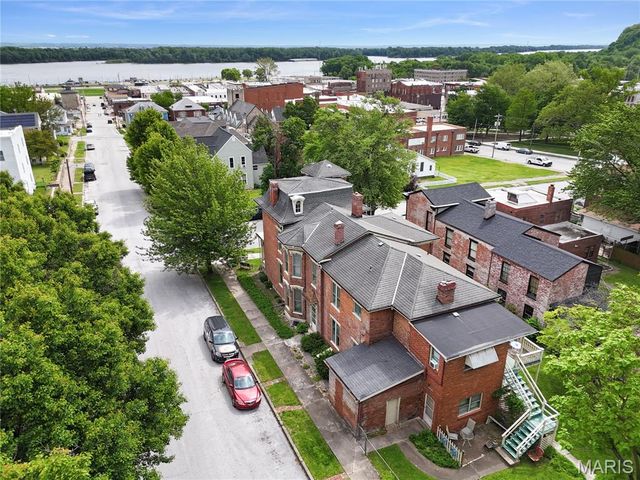 221 N Fifth Street, Hannibal, MO 63401