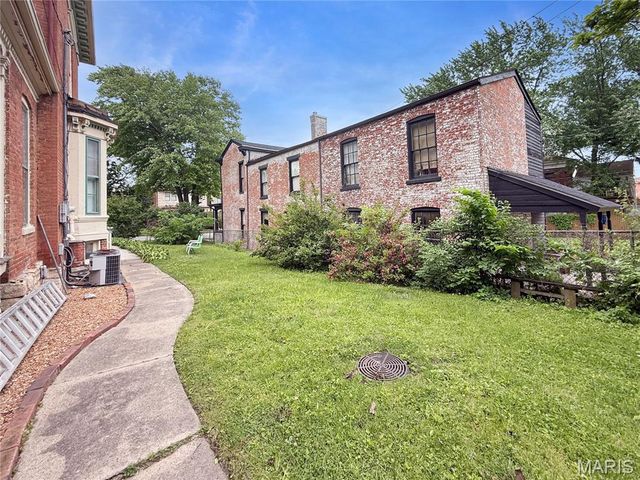 221 N Fifth Street, Hannibal, MO 63401
