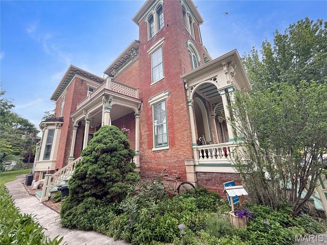 221 N Fifth Street, Hannibal, MO 63401