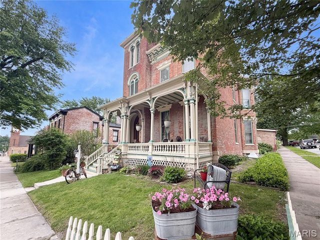 221 N Fifth Street, Hannibal, MO 63401