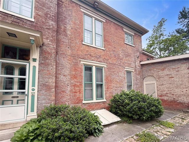 221 N Fifth Street, Hannibal, MO 63401