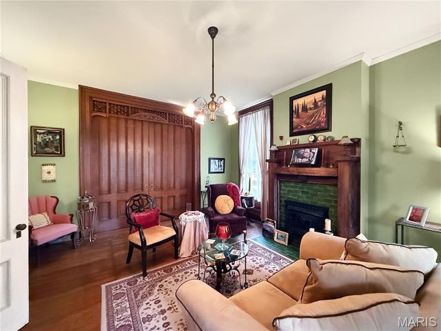 221 N Fifth Street, Hannibal, MO 63401
