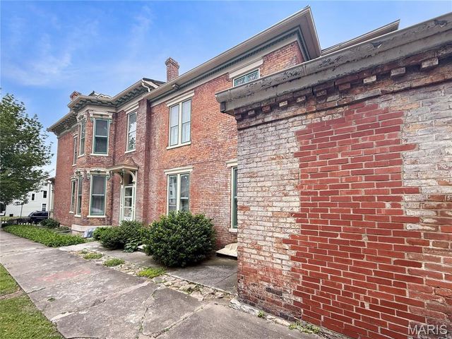 221 N Fifth Street, Hannibal, MO 63401