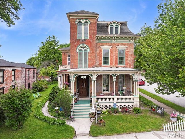 221 N Fifth Street, Hannibal, MO 63401
