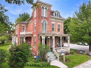 221 N Fifth Street, Hannibal, MO 63401