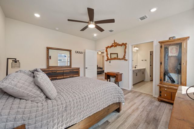 100 Bristol CV, Georgetown, TX 78633