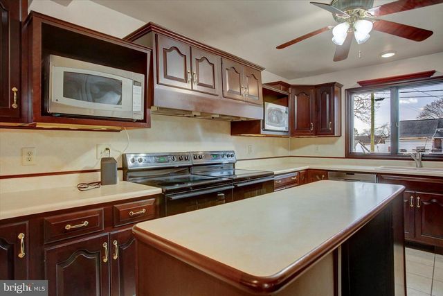 158 COLONIAL DRIVE, Chambersburg, PA 17202