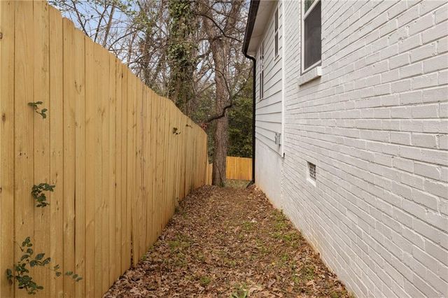 1104 Oak Knoll SE Terrace, Atlanta, GA 30315