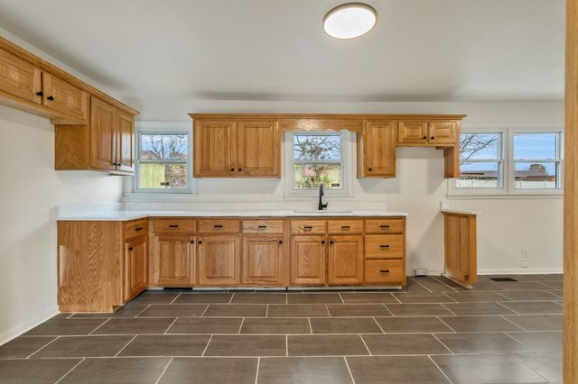 665 Glenn Ave, Lewisburg, TN 37091