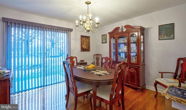 813 COLUMBUS RD, Burlington, NJ 08016