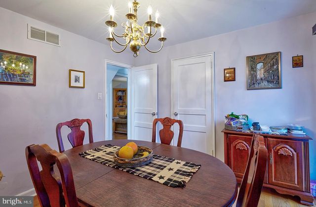 813 COLUMBUS RD, Burlington, NJ 08016