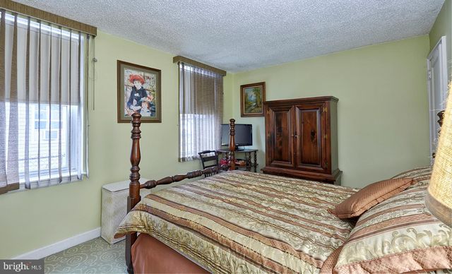 813 COLUMBUS RD, Burlington, NJ 08016