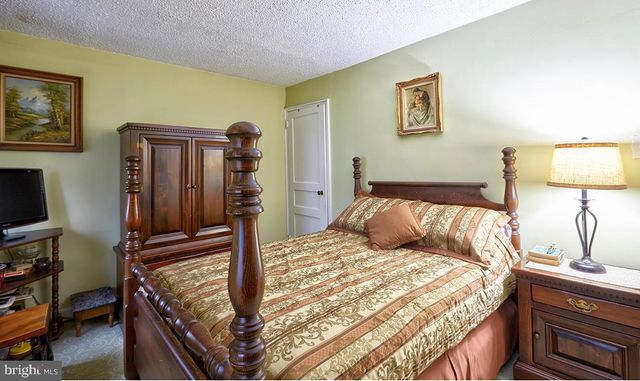 813 COLUMBUS RD, Burlington, NJ 08016