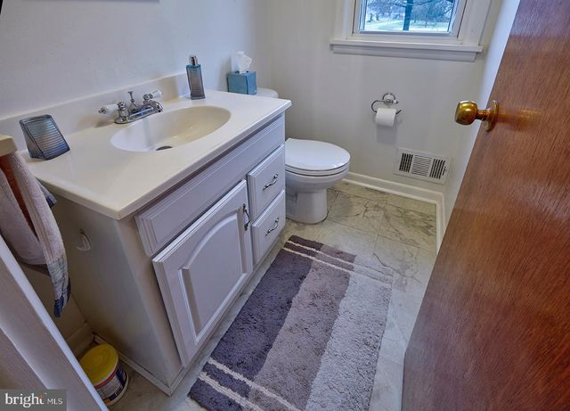 813 COLUMBUS RD, Burlington, NJ 08016