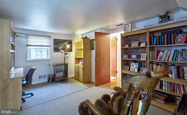 813 COLUMBUS RD, Burlington, NJ 08016