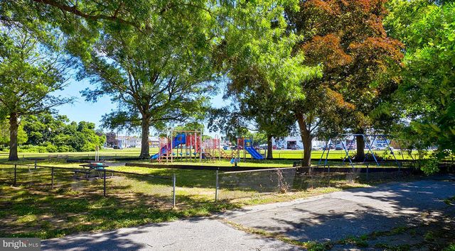 813 COLUMBUS RD, Burlington, NJ 08016