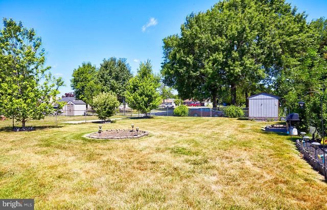 813 COLUMBUS RD, Burlington, NJ 08016