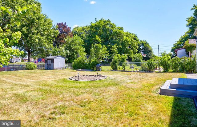 813 COLUMBUS RD, Burlington, NJ 08016
