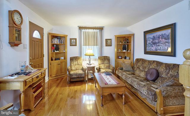 813 COLUMBUS RD, Burlington, NJ 08016