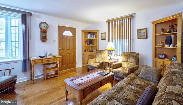 813 COLUMBUS RD, Burlington, NJ 08016