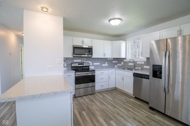 12 Southlane Drive, Whiteland, IN 46184