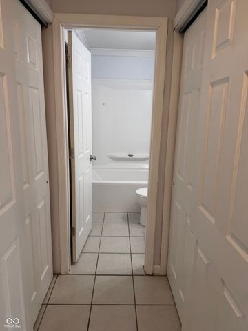 12 Southlane Drive, Whiteland, IN 46184