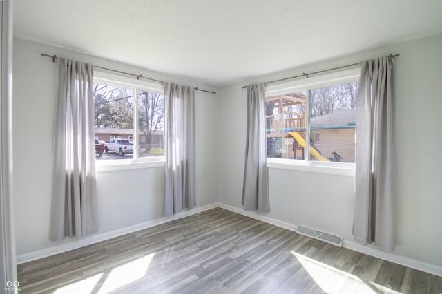 12 Southlane Drive, Whiteland, IN 46184