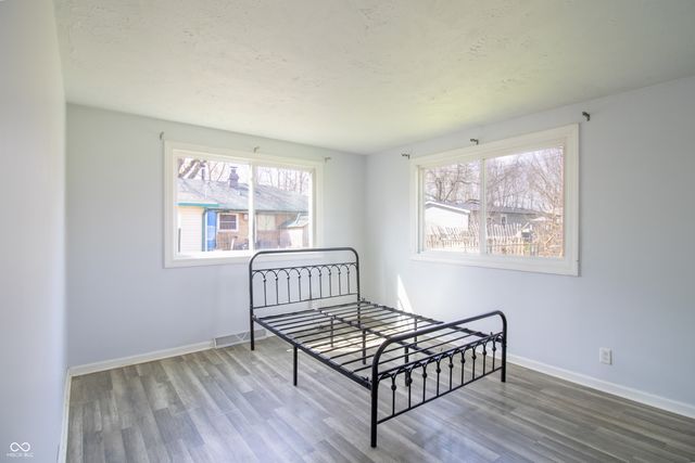 12 Southlane Drive, Whiteland, IN 46184